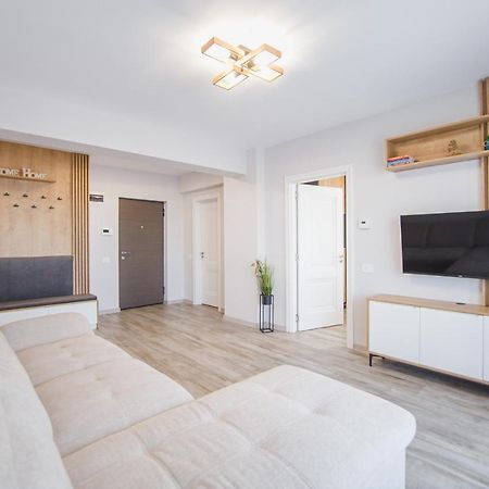 Creamy Wood Haven Appartement Oradea Buitenkant foto
