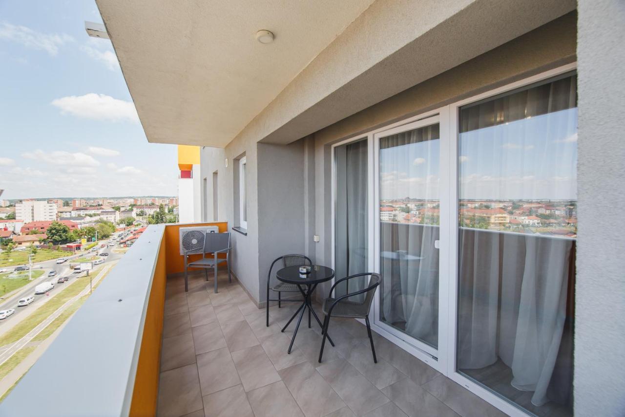 Creamy Wood Haven Appartement Oradea Buitenkant foto