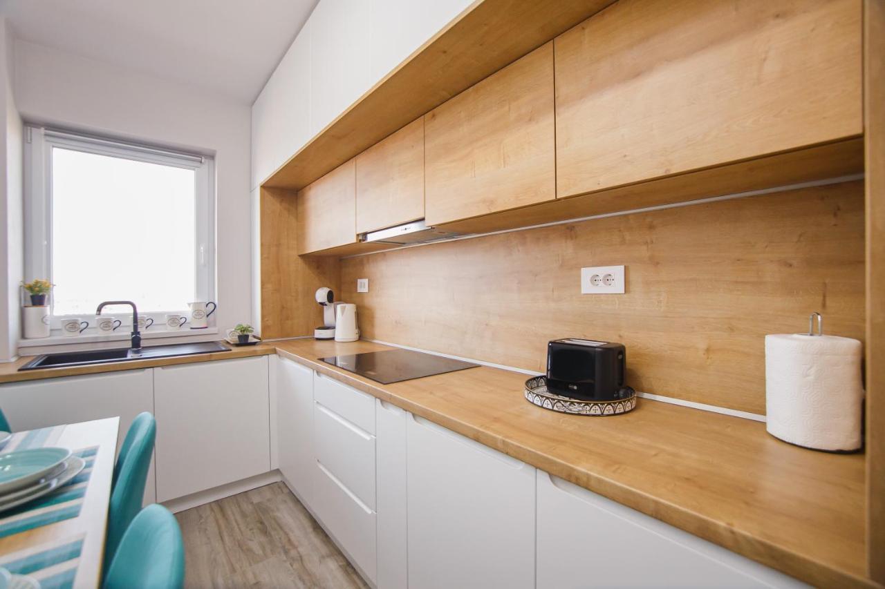 Creamy Wood Haven Appartement Oradea Buitenkant foto
