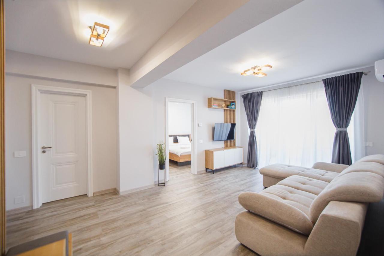 Creamy Wood Haven Appartement Oradea Buitenkant foto