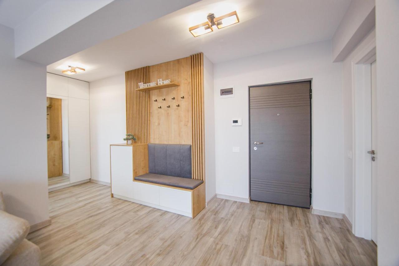 Creamy Wood Haven Appartement Oradea Buitenkant foto