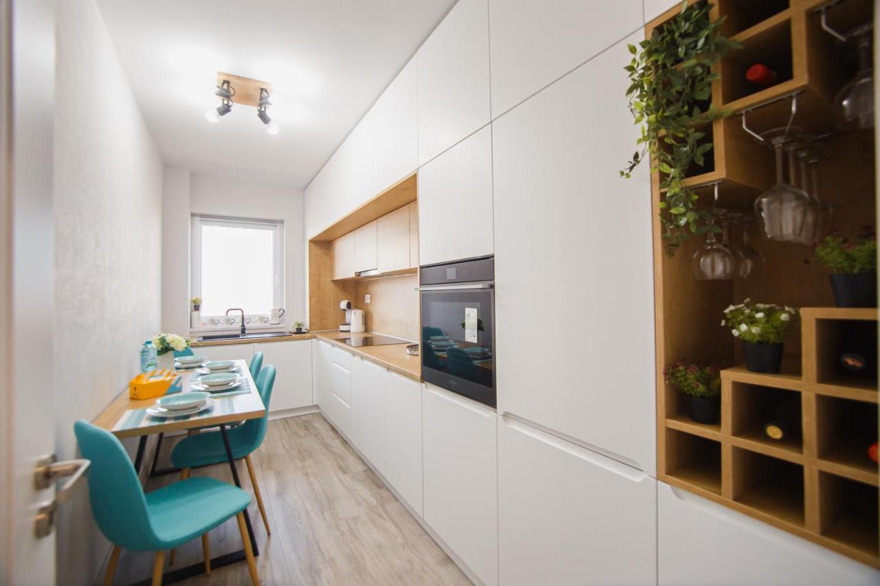 Creamy Wood Haven Appartement Oradea Buitenkant foto