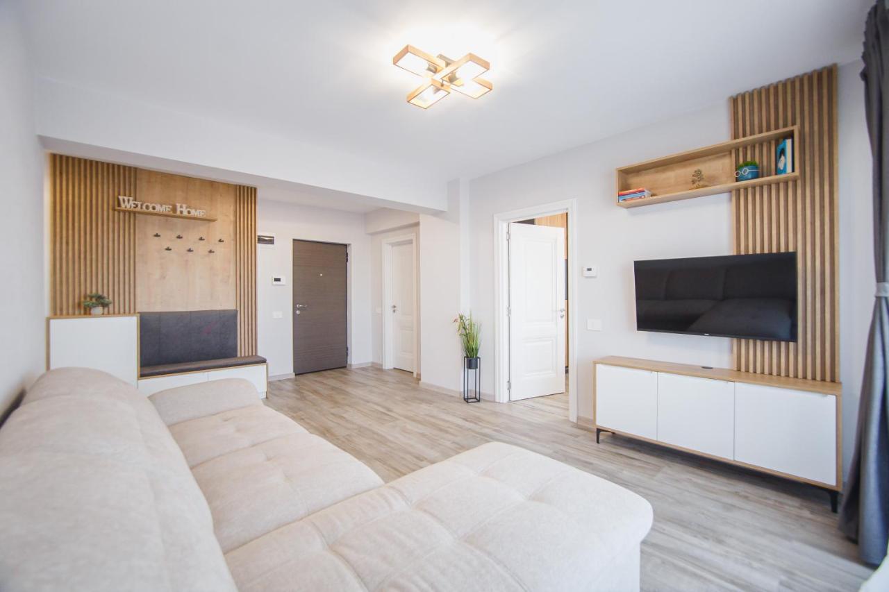 Creamy Wood Haven Appartement Oradea Buitenkant foto