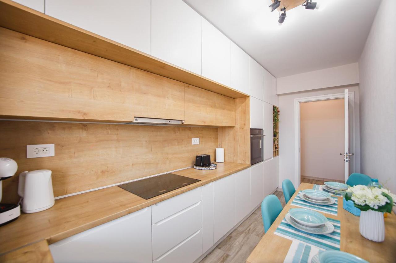Creamy Wood Haven Appartement Oradea Buitenkant foto