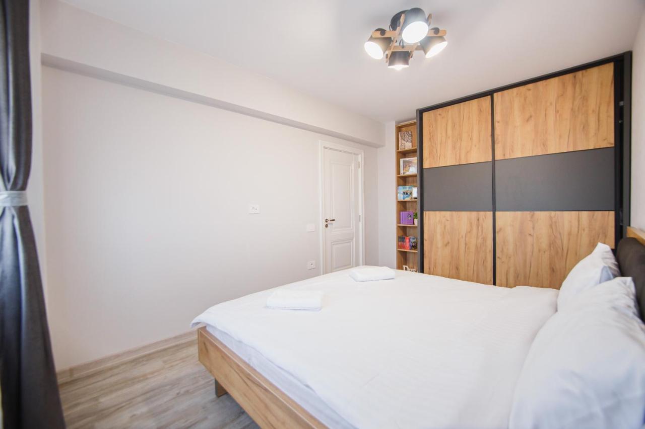 Creamy Wood Haven Appartement Oradea Buitenkant foto