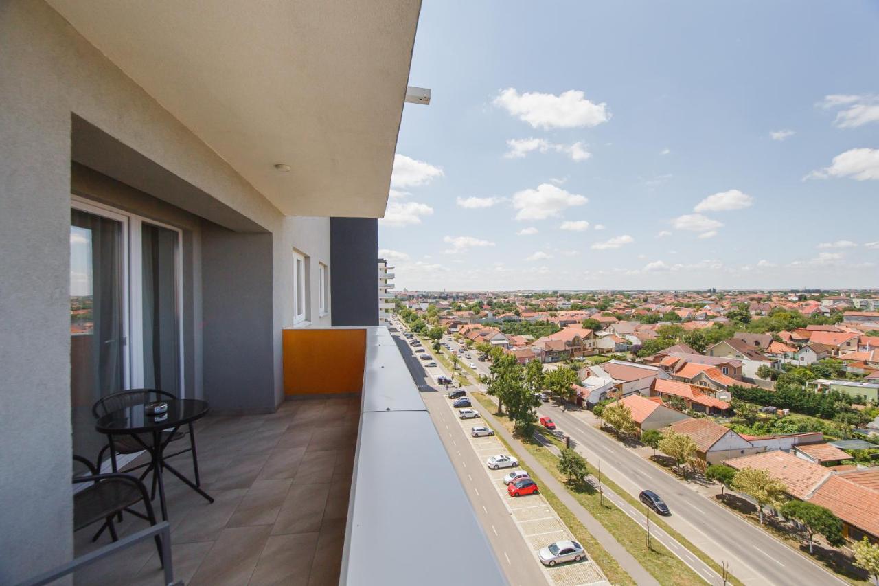 Creamy Wood Haven Appartement Oradea Buitenkant foto