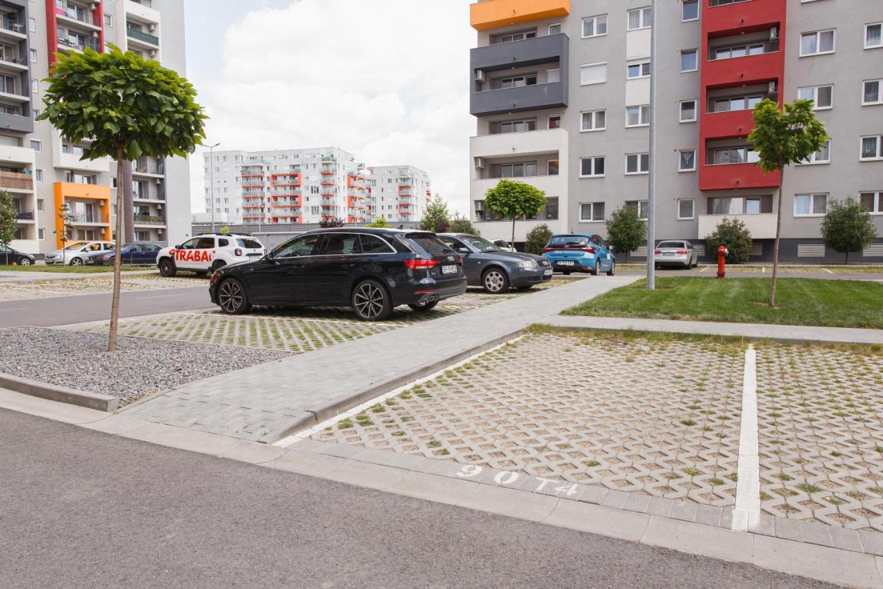 Creamy Wood Haven Appartement Oradea Buitenkant foto