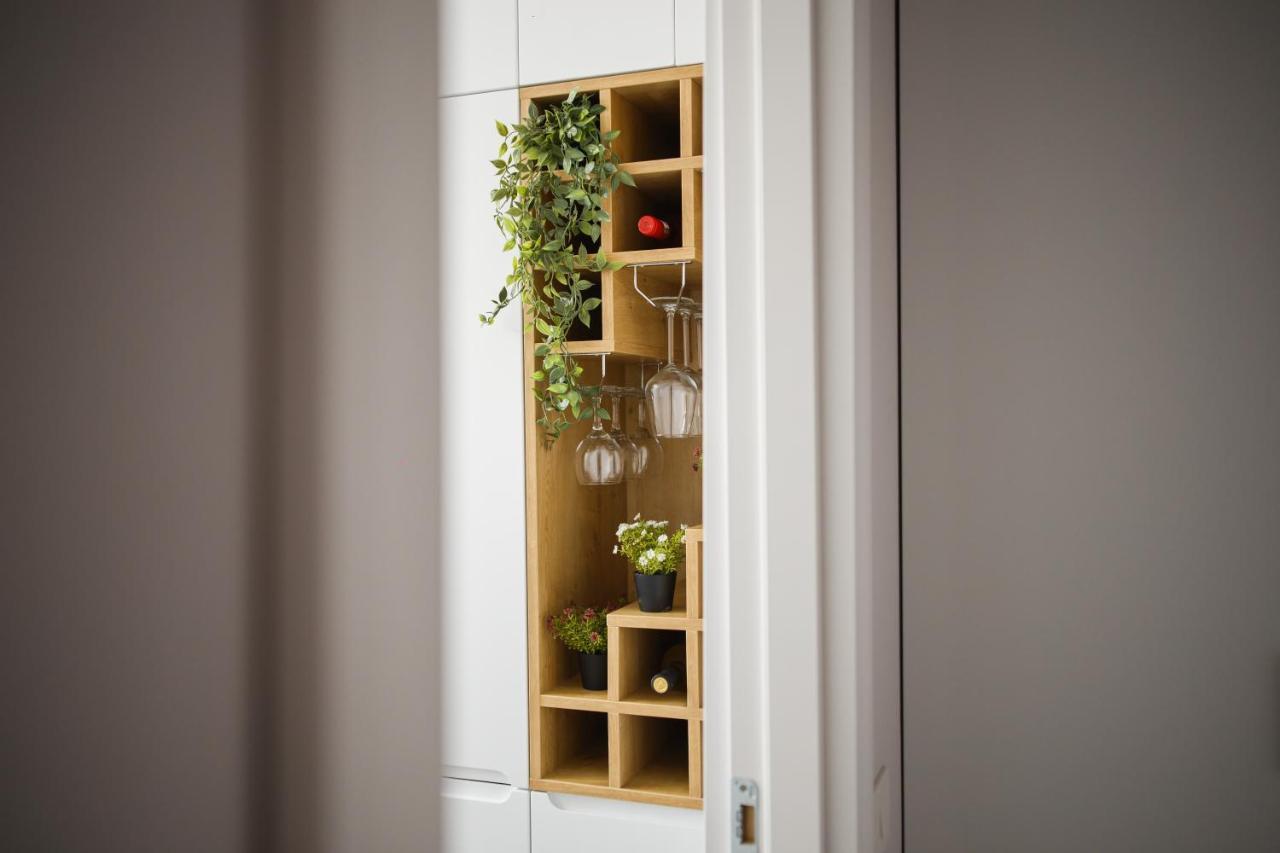 Creamy Wood Haven Appartement Oradea Buitenkant foto