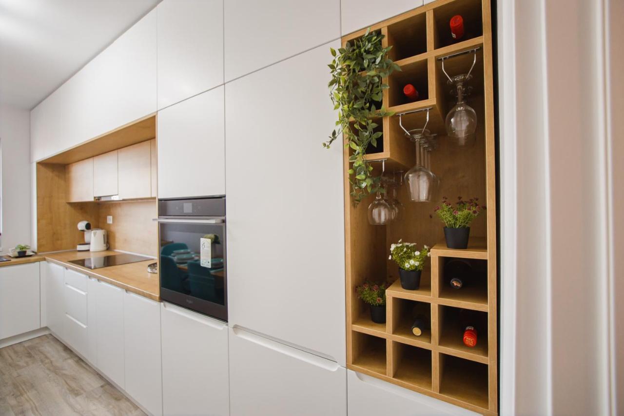 Creamy Wood Haven Appartement Oradea Buitenkant foto